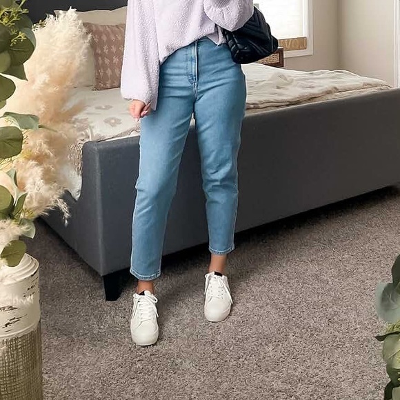 BRAND NEW LEVIS HIGH WAISTED MOM JEAN 26W - Picture 2 of 5